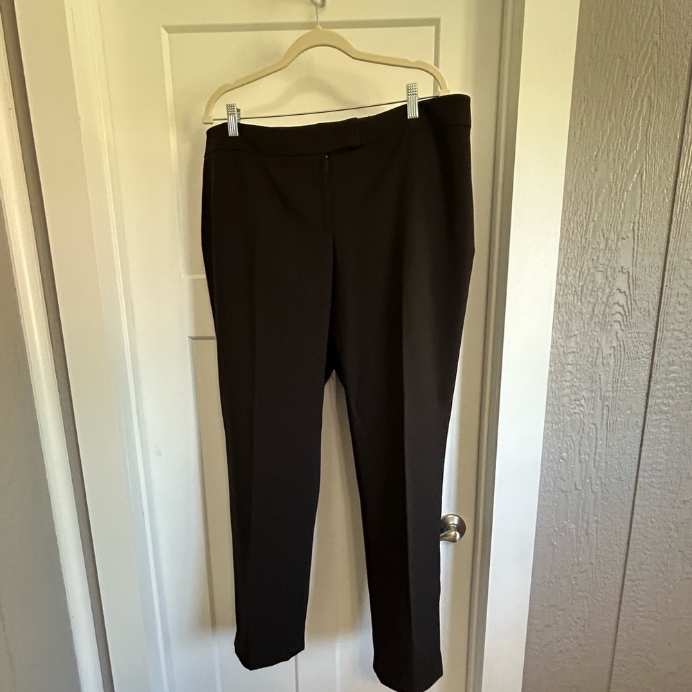 Anne Klein Black Dress Pants. Size 16W. Straight leg. Very good used condition.